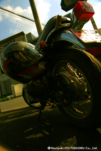 盗んだバイクで、走り出す〜